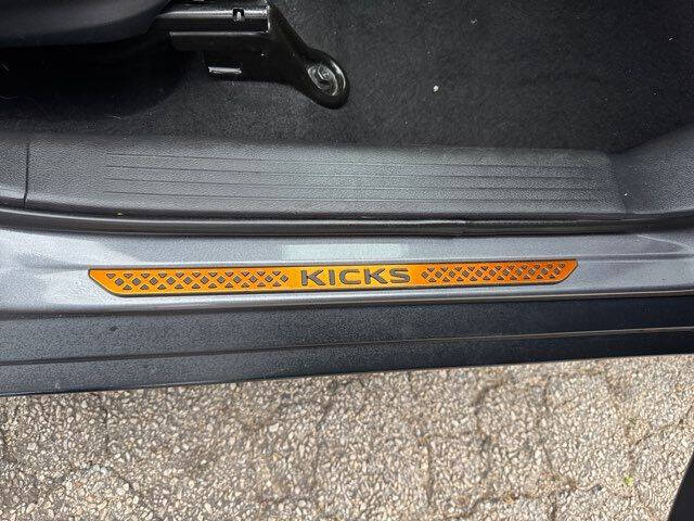 2019 Nissan Kicks SR