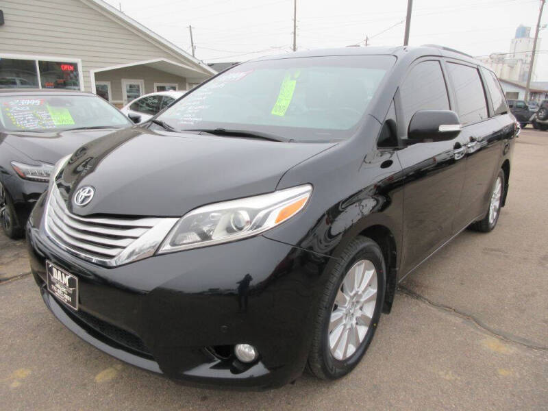 2015 Toyota Sienna Limited's photo