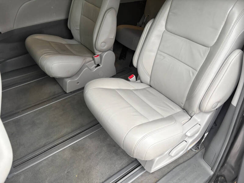 2018 Toyota Sienna XLE Premium 7-Passenger