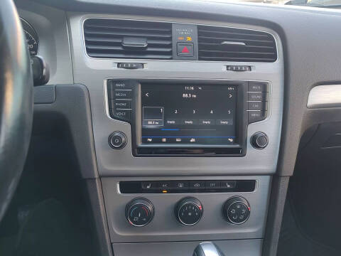 2017 Volkswagen Golf SportWagen