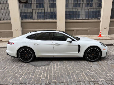 2018 Porsche Panamera 4