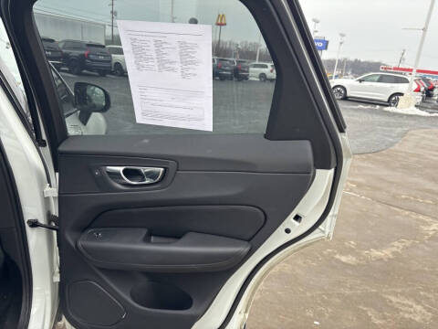 2025 Volvo XC60 B5 Plus Dark Theme