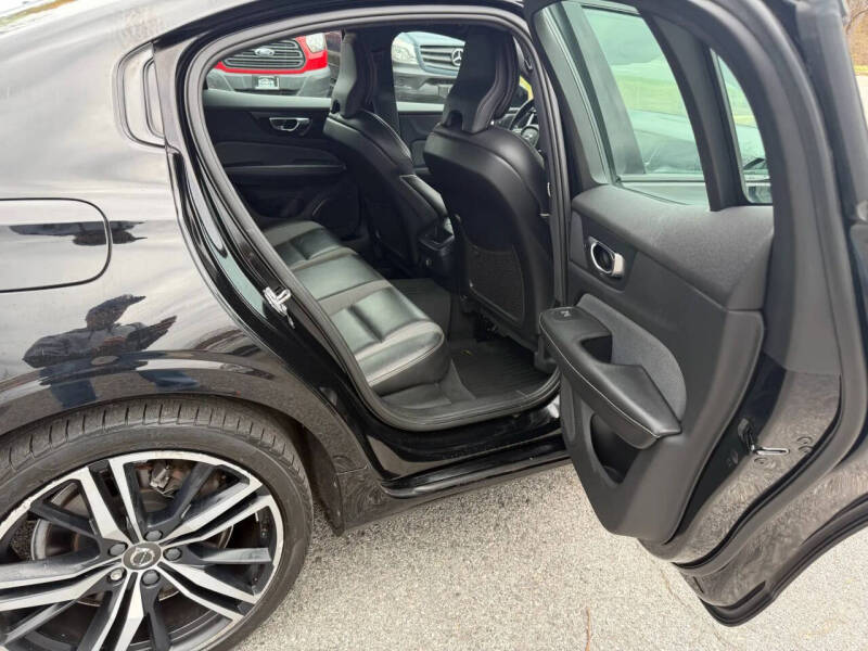 2019 Volvo S60 T6 R-Design