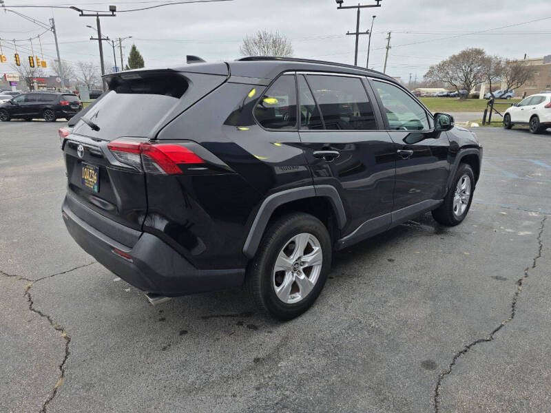 2019 Toyota RAV4 XLE photo 6