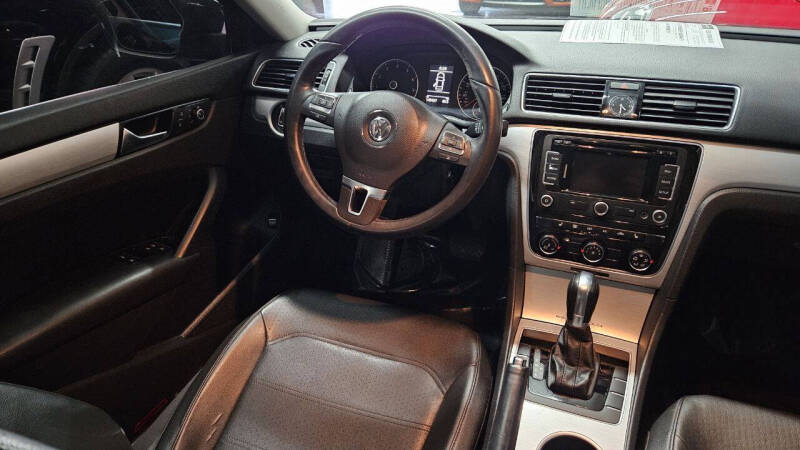 2013 Volkswagen Passat SE photo 16