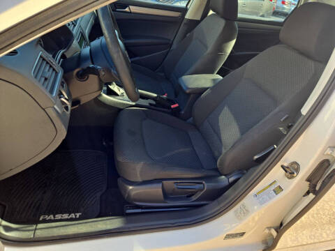 2014 Volkswagen Passat 1.8T S PZEV