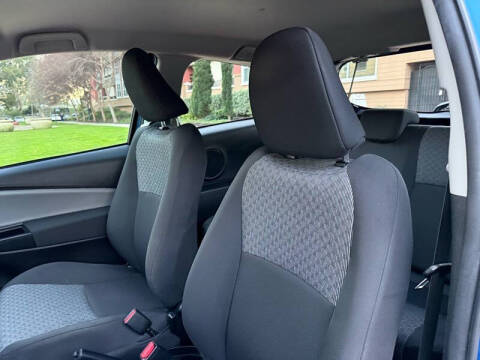 2016 Toyota Yaris 3-Door LE