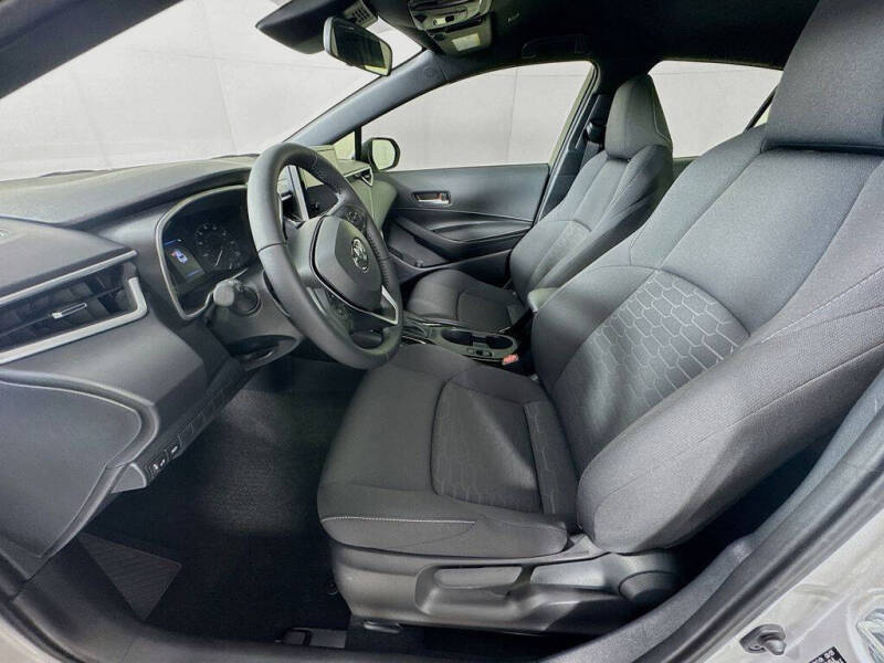 2025 Toyota Corolla Hatchback SE