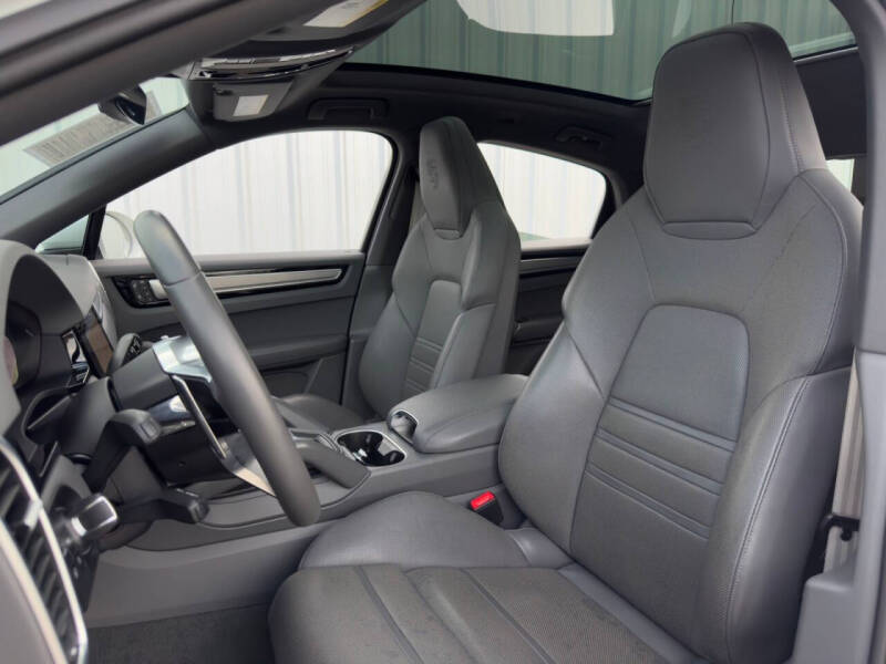 2023 Porsche Cayenne E-Hybrid Coupe