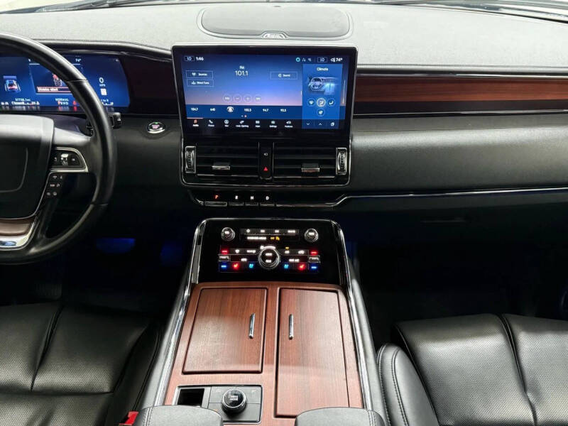 2023 Lincoln Navigator L Standard