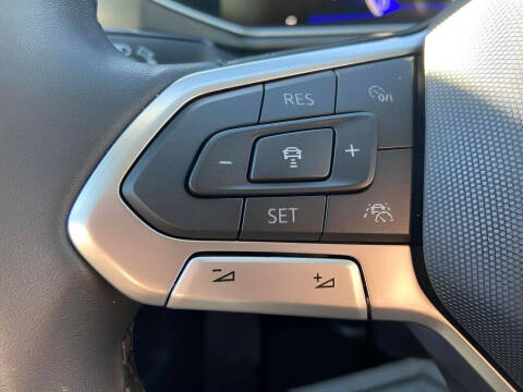 2025 Volkswagen Taos SE Black 4Motion