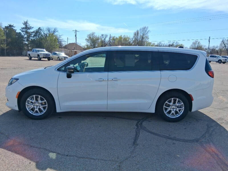 2025 Chrysler Voyager LX