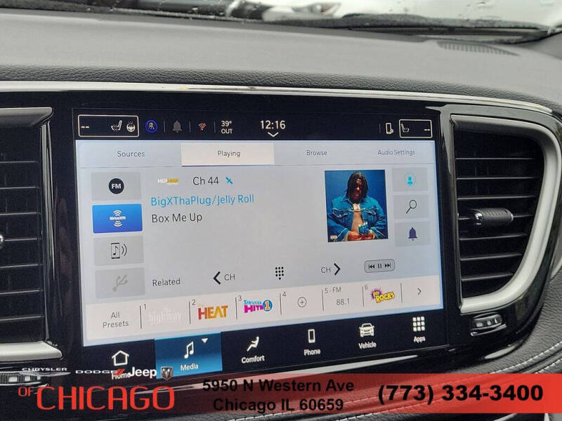 2026 Chrysler Pacifica Select