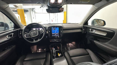 2023 Volvo XC40 B5 Plus Bright Theme