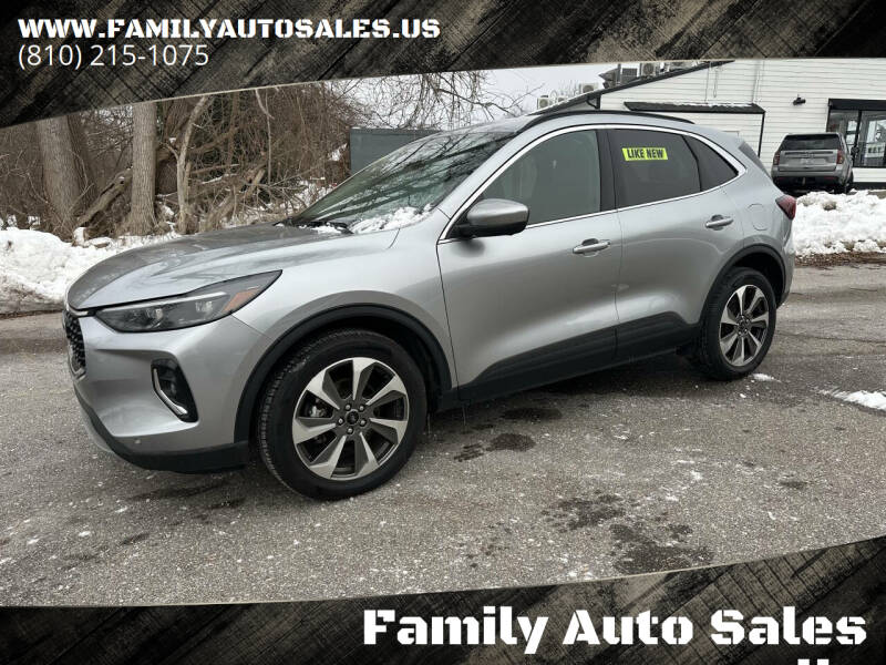 2023 Ford Escape Platinum's photo