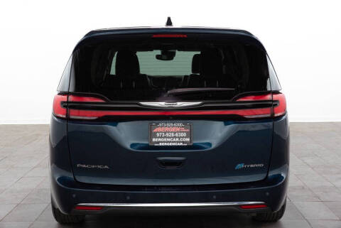 2024 Chrysler Pacifica Plug-In Hybrid Select