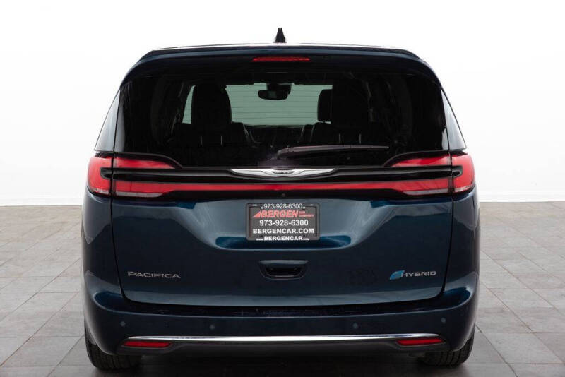 2024 Chrysler Pacifica Plug-In Hybrid Select