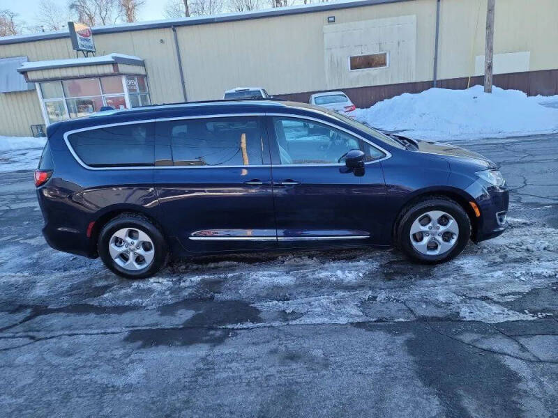2017 Chrysler Pacifica Touring-L Plus