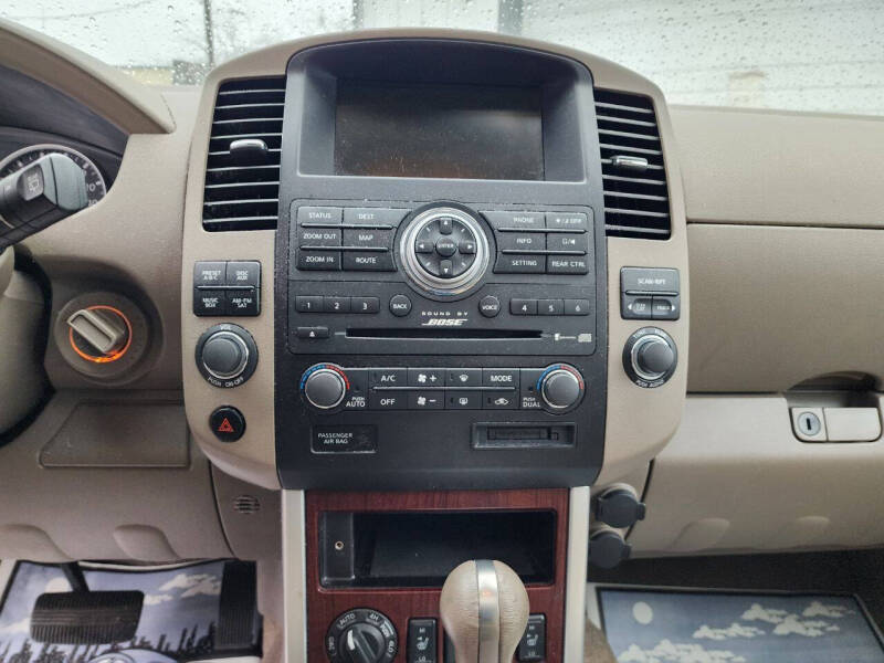 2011 Nissan Pathfinder LE