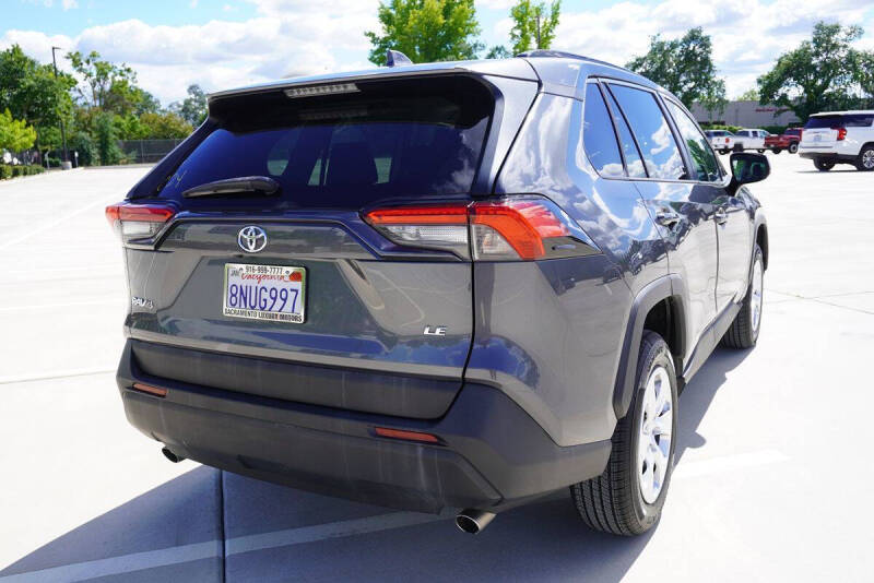 2020 Toyota RAV4 LE