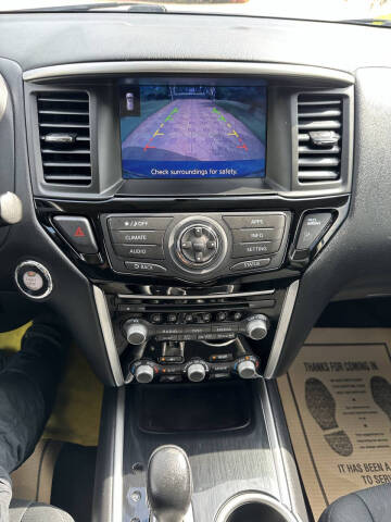 2017 Nissan Pathfinder SV