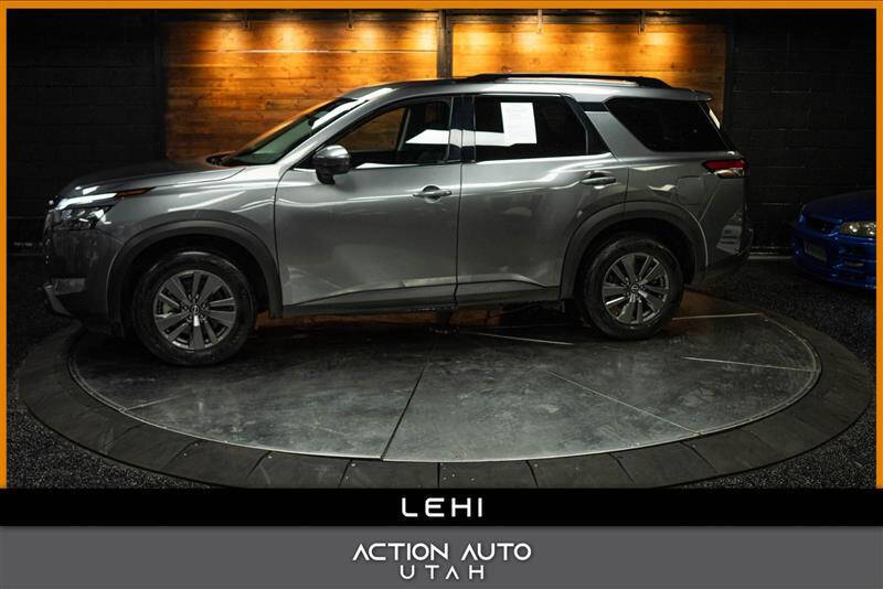 2024 Nissan Pathfinder SV