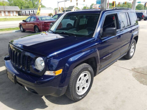 2016 Jeep Patriot for sale at SpringField Select Autos in Springfield IL