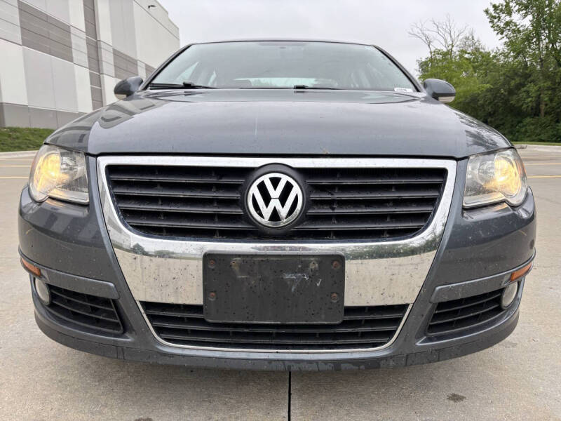 Used 2010 Volkswagen Passat Komfort with VIN WVWJK7AN7AE096800 for sale in Elmhurst, IL