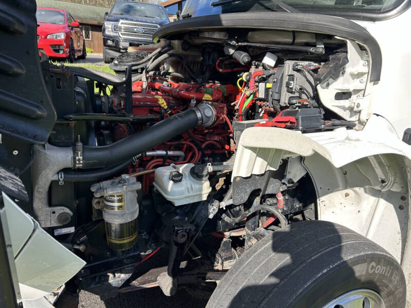 2019 Freightliner Business class M2