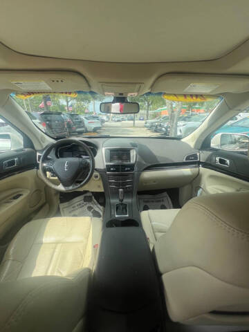 2017 Lincoln MKT