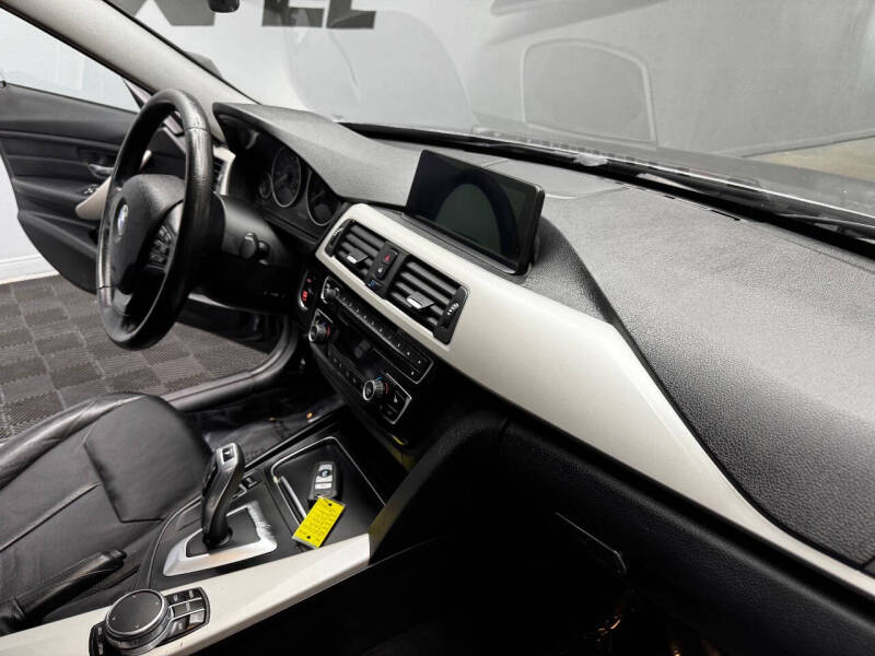 2018 BMW 3 Series 320i xDrive