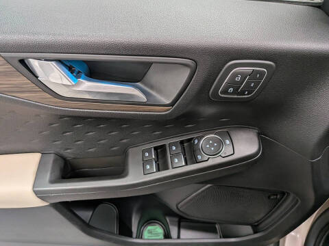 2020 Ford Escape Hybrid Titanium