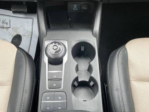 2022 Ford Escape Titanium