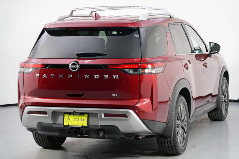 2022 Nissan Pathfinder SL