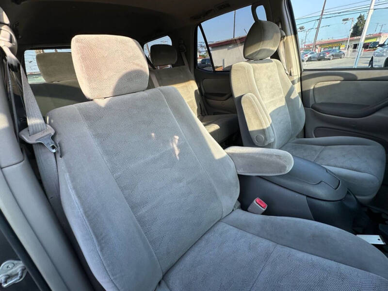 2005 Toyota Sequoia SR5