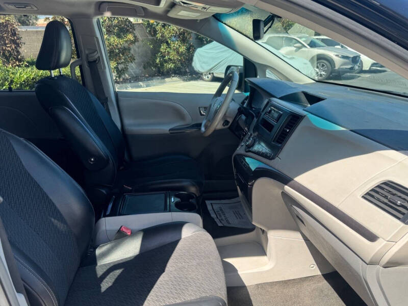 2013 Toyota Sienna SE 8-Passenger