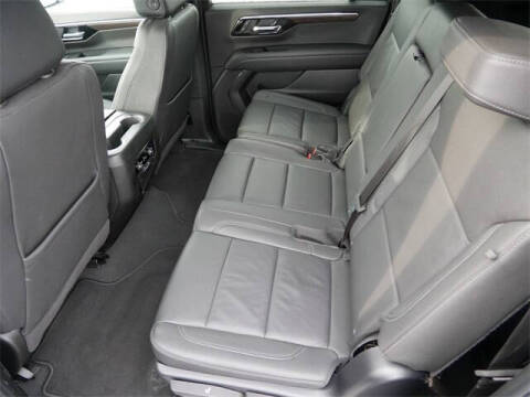 2025 Chevrolet Suburban LT