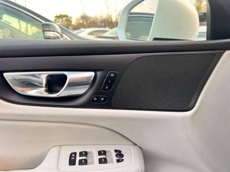 2020 Volvo V60 T5 Momentum