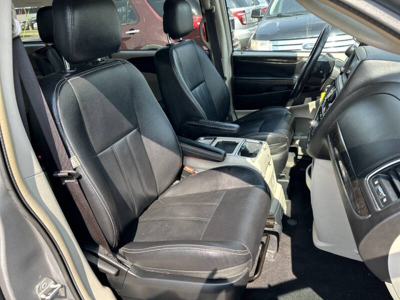 2014 Chrysler Town and Country Touring