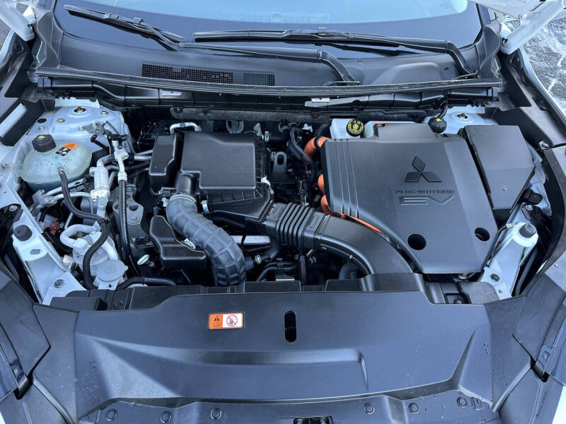 2023 Mitsubishi Outlander PHEV SE