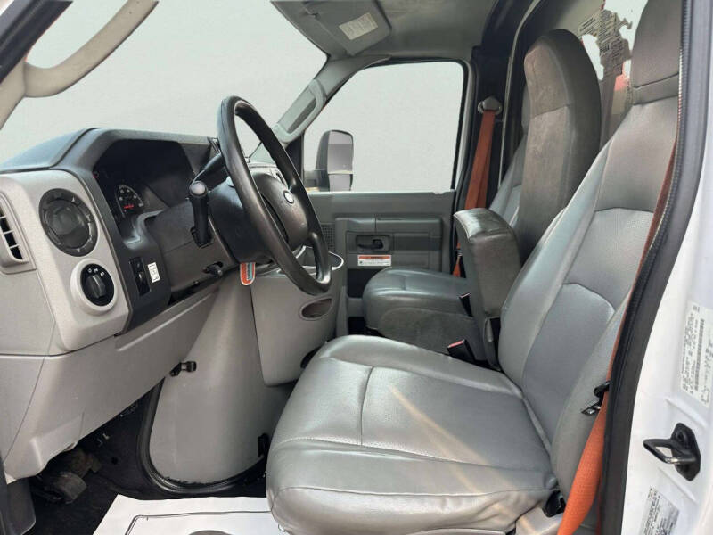 2014 Ford E-Series E-350 SD