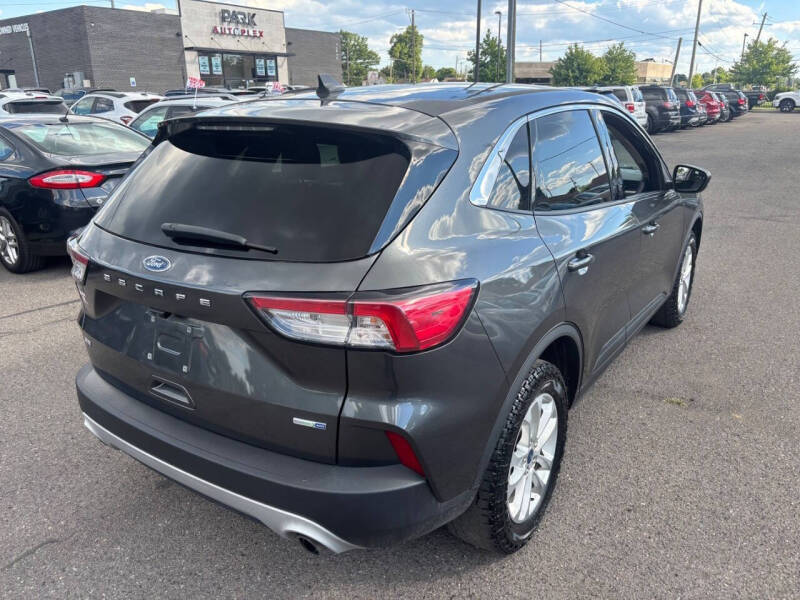 2020 Ford Escape SE