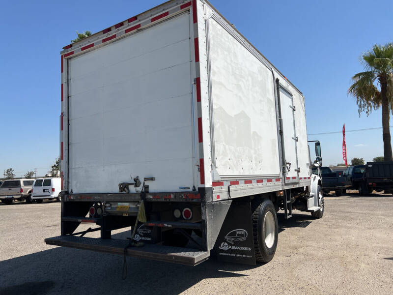 2012 Freightliner M2 106