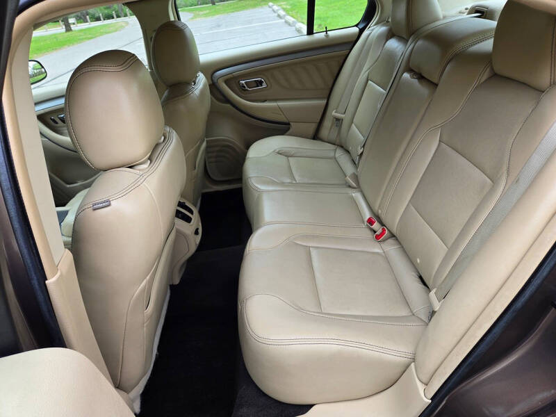 2015 Ford Taurus SEL