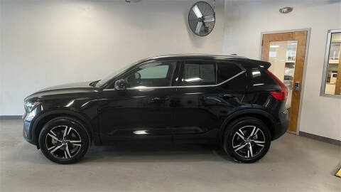 2025 Volvo XC40 B5 Core Bright Theme