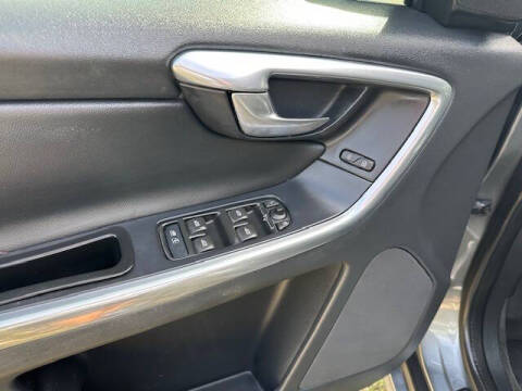 2016 Volvo XC60 T5 Drive-E Platinum