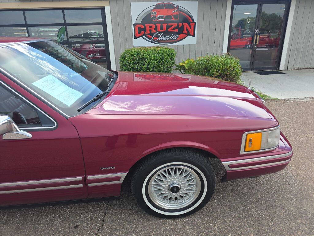 1993 Lincoln Town Car 3