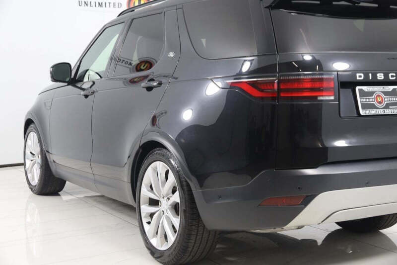 2023 Land Rover Discovery P300 S