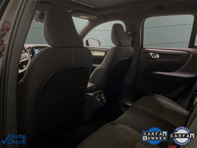 2025 Volvo XC40 B5 Core Bright Theme