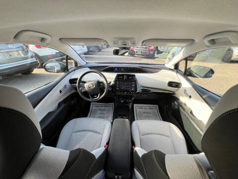 2022 Toyota Prius LE